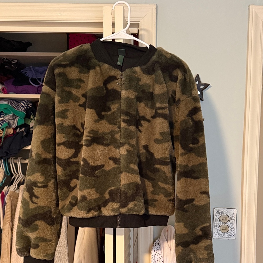 Wild Fable Green Camouflage Puffer Jacket